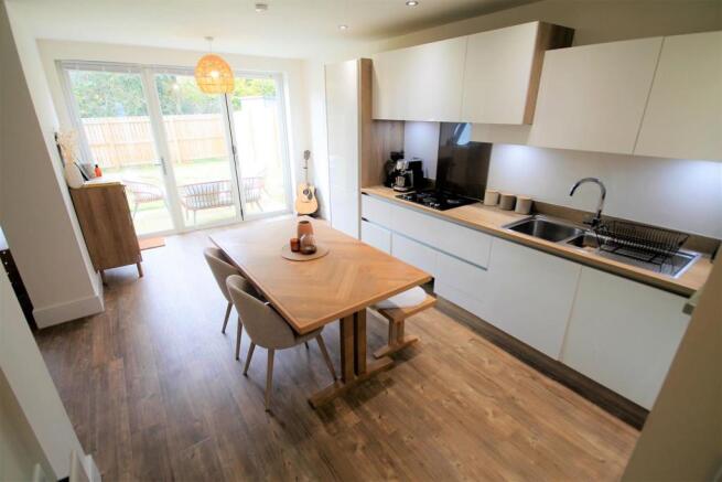 Open Plan Kitchen, Dining & Lounge Area
