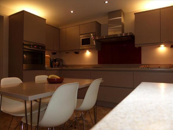 KITCHEN/BREAKFAST ROOM
