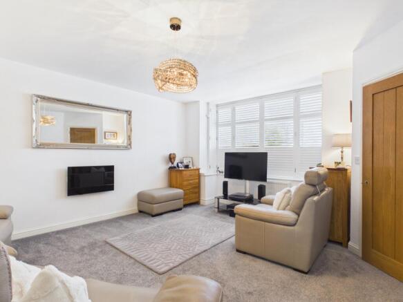 CAM03729G0-PR0287-STILL001