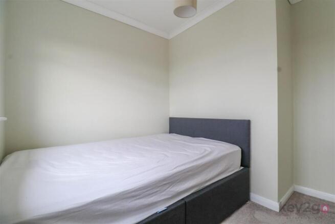 3 bed Semi-Detached to rent Image 11