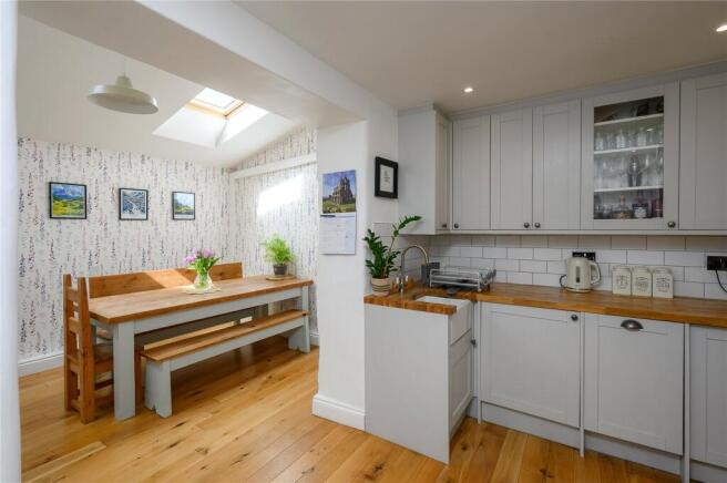 3 bed Terraced for sale Image 9
