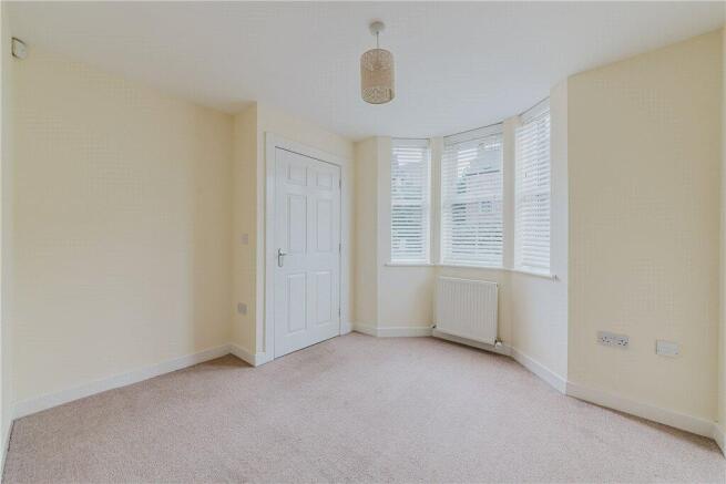 3 bed End of Terrace to rent Image 4