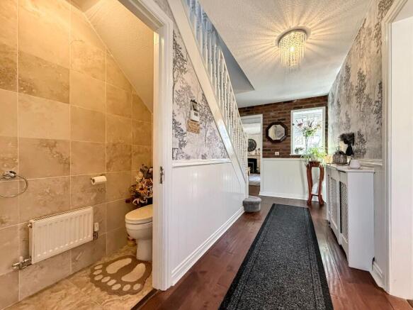 4 bed Detached for sale Image 5