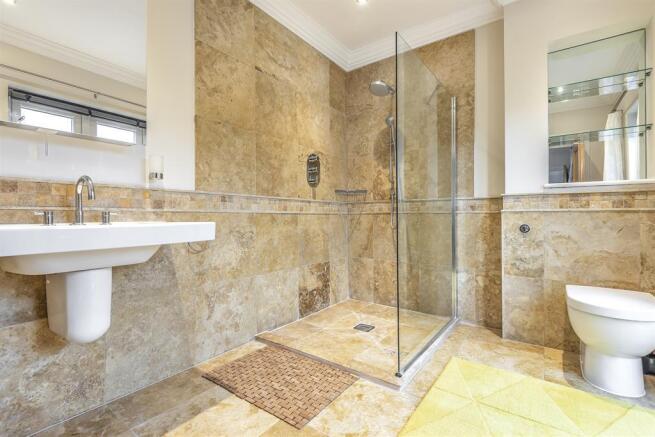 EN SUITE SHOWER ROOM 