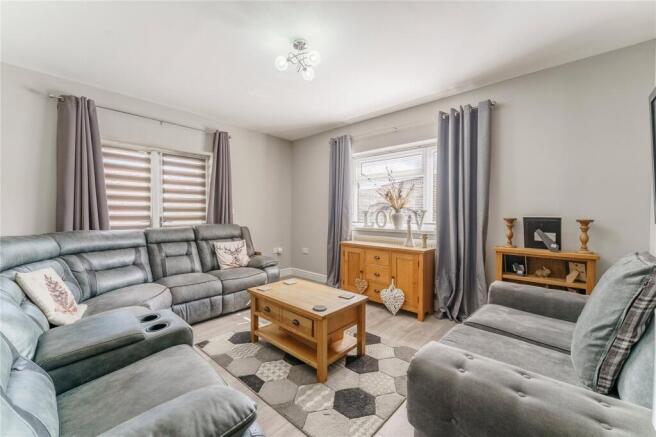 4 bed Bungalow for sale Image 11