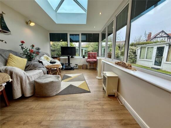 5 bed Detached for sale Image 7