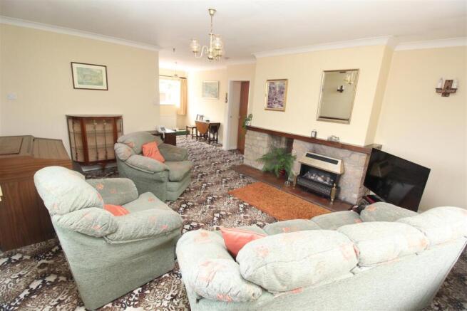 Lounge/ Dining Room
