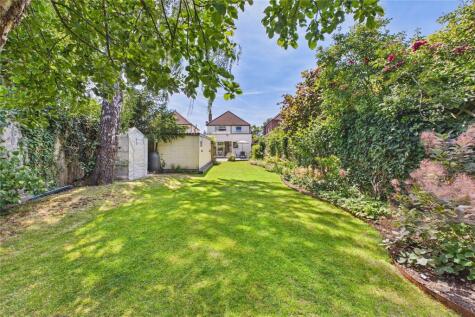 Holyoake Avenue, Horsell, Surrey, GU21