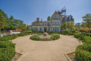 Flat 5, 5 Latchmere House, Barrons Chase, Ham, Richmond TW10 5DA