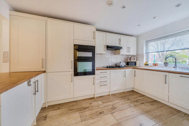 1425796-15-69b434...