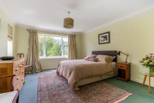 4 bed Detached for sale Image 11