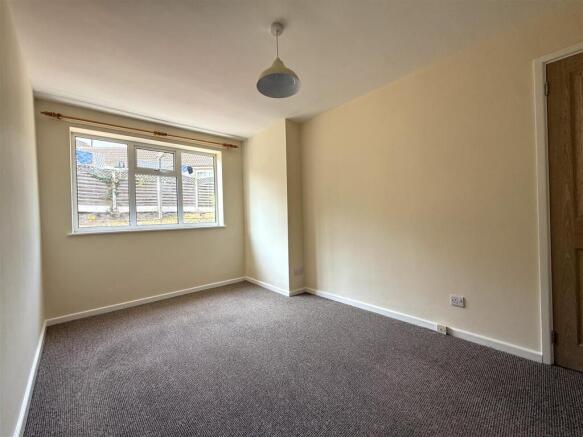 2 bed Flat to rent Image 10