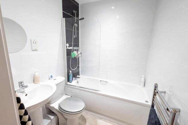 2 bed Apartment for sale Image 12