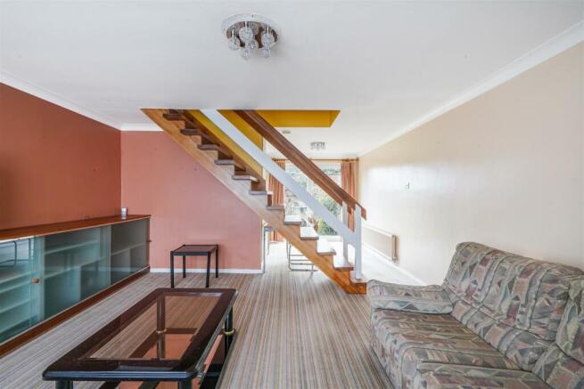 1 Denise Court, Eton Avenue - qgnQ2zqSUrwi2RLiXFYK