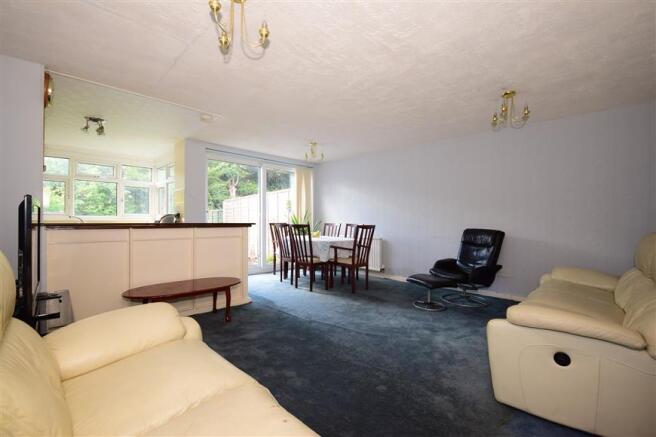 Lounge/Dining Area