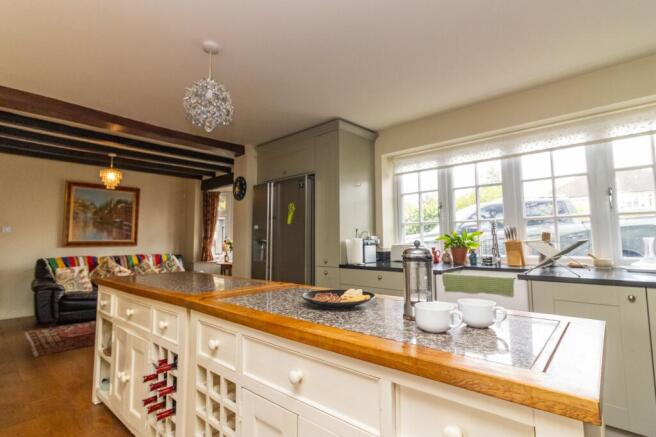 OPEN PLAN LIVING AREA