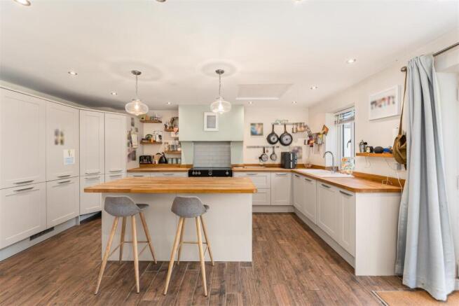 10 Gorse Road, Woodford Halse-10.jpg