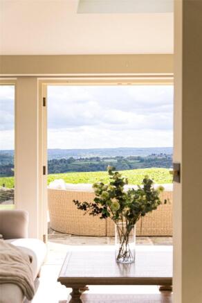 4 bed Detached for sale Image 8