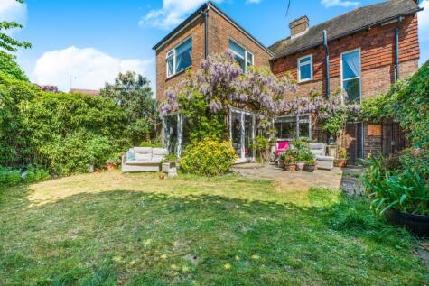 Burnet Avenue, Burpham, Guildford, Surrey, GU1