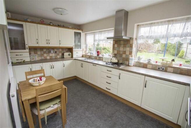 KITCHEN/BREAKFAST RO