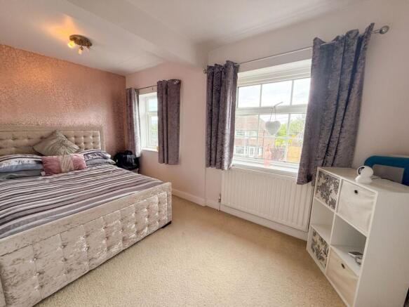 4 bed Semi-Detached for sale Image 10