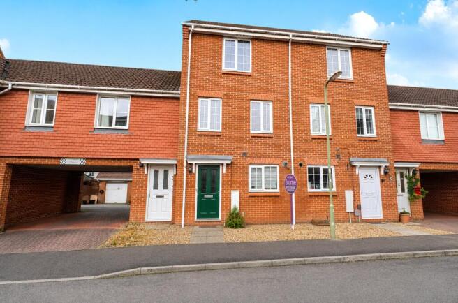 4-bed terraced on Woodland Walk, Aldershot, Hampshire, GU12, £425,000