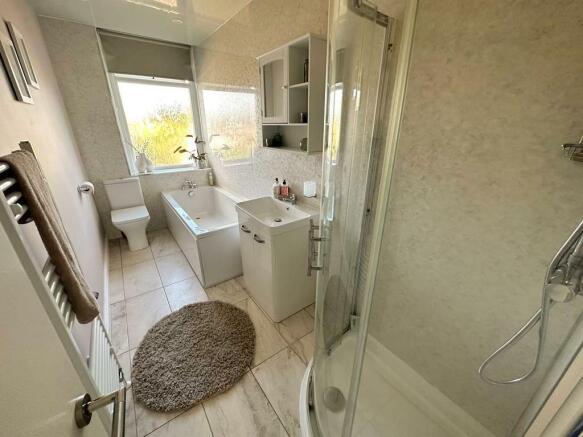 LUXURY BATHROOM