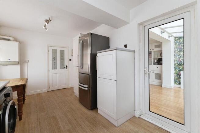 3 bed Semi-Detached for sale Image 8