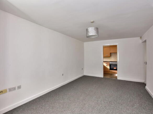 2 bed Ground Flat for sale Image 4