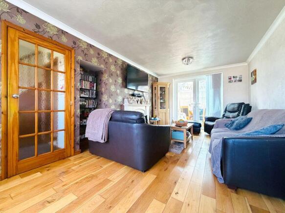 3 bed Semi-Detached for sale Image 4