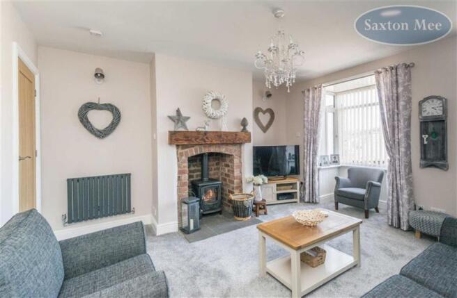 WELL PROPORTIONED LOUNGE