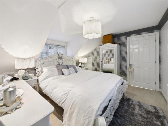 3 bed Town House for sale Image 5