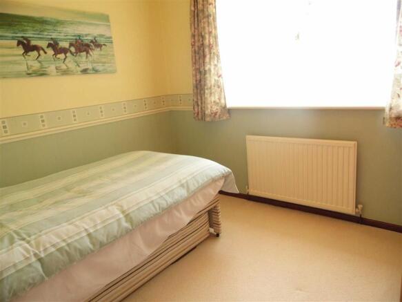 BEDROOM 2