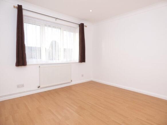 Milton Close, 2nd be
