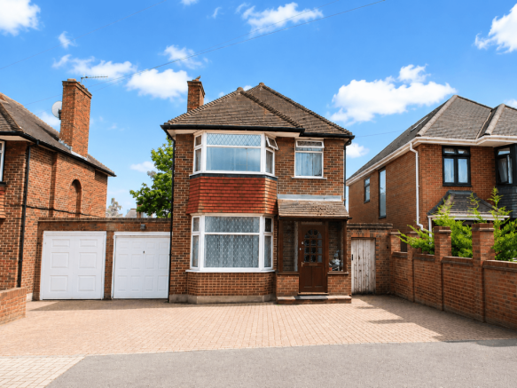 3 bed detached house to rent Beverley Drive, Edgw