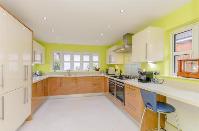 8338732-interior17.jpg