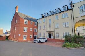 Flat 10, Charter Gate, Boltro Road, Haywards Heath RH16 1BQ