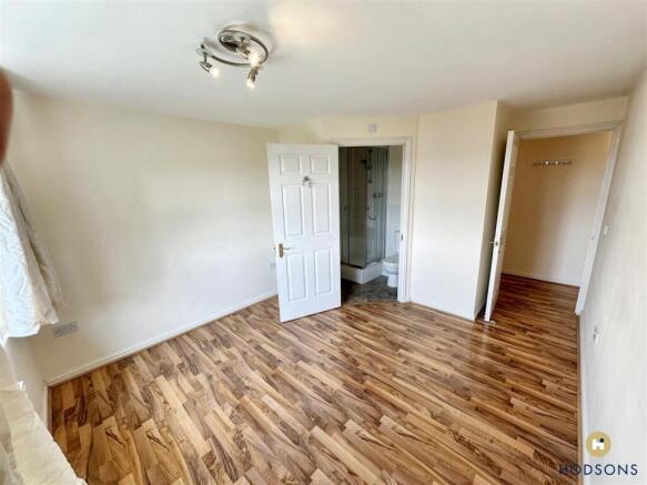 2 bed Apartment to rent Image 6