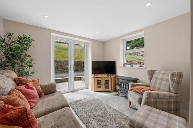 5 bed Detached for sale Image 8