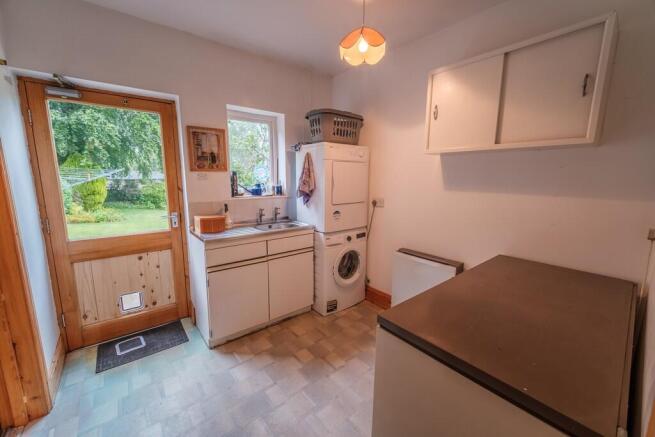 5 bed Detached for sale Image 12