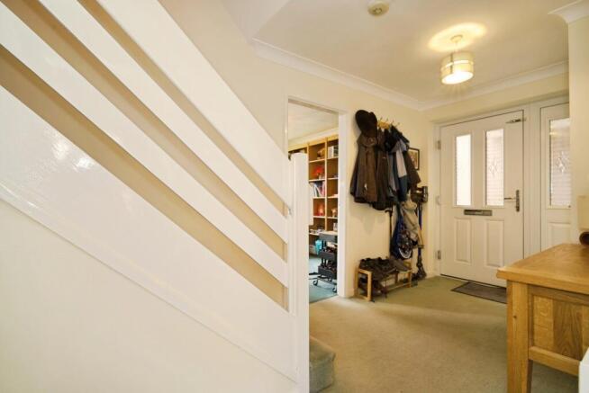4 bed Detached for sale Image 9
