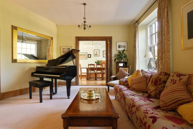 6 bed Semi-Detached for sale Image 5