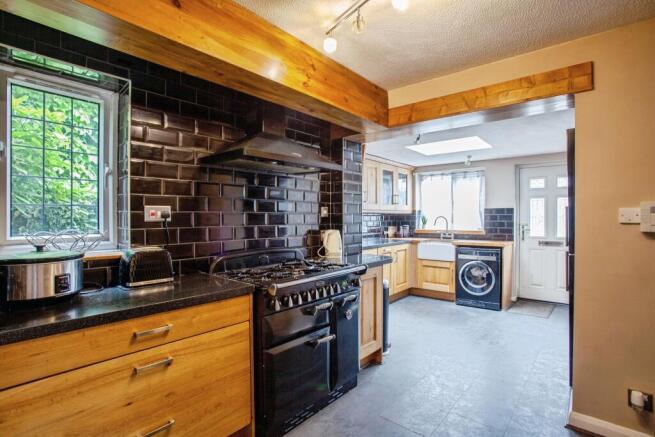 4 bed Detached for sale Image 4
