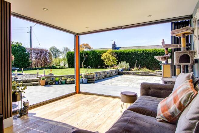 Bi-folds to Garden