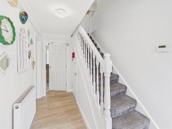 4 bed Detached for sale Image 5