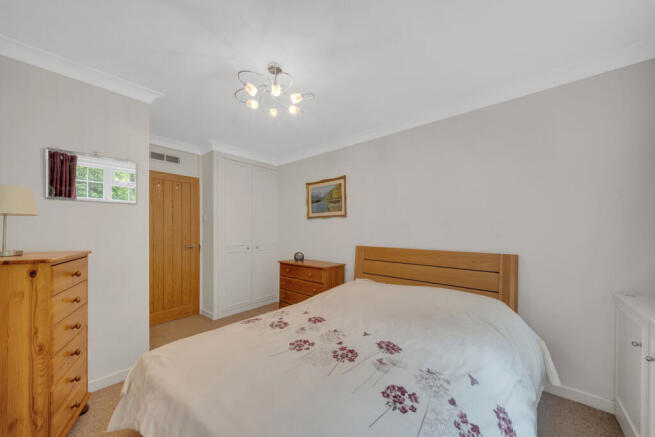 2 bed Ground Flat for sale Image 9