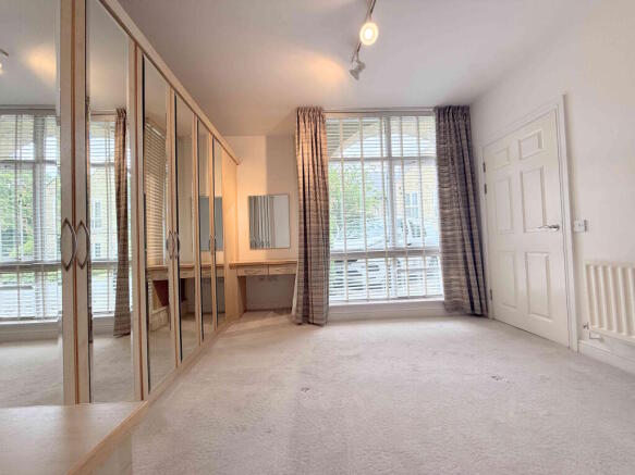 2 bed Apartment for sale Image 11
