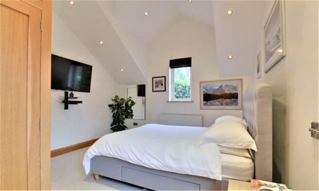 Bedroom 1 (Double)