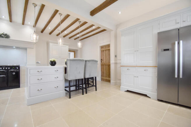 5 bed Detached for sale Image 6