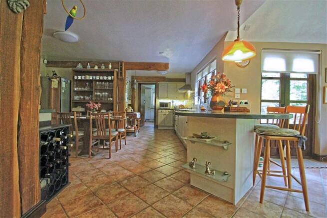 KITCHEN/BREAKFAST ROOM